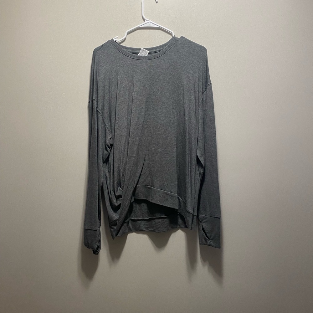 Long sleeve grey shirt with twist hem